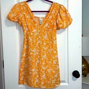 Jessica Simpson pastel orange white floral puff sleeve dress